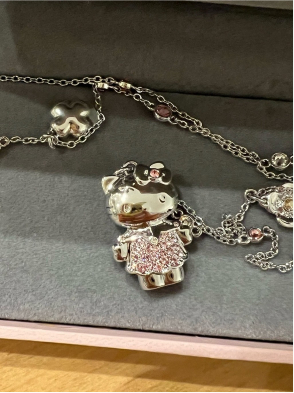 Hello Kitty Park Silver Tone Pendant Necklace w Pink Swarovski Rhinestones RARE